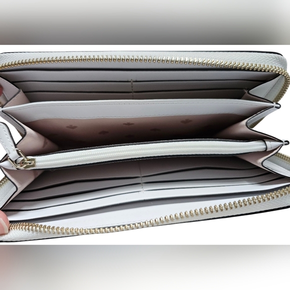 Kate Spade Saffiano Leather Zip Around Continental Wallet. Like New! - Picture 5 of 6